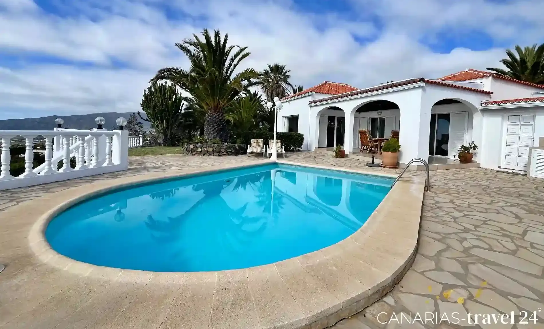 Holiday home with pool and sea view La Palma