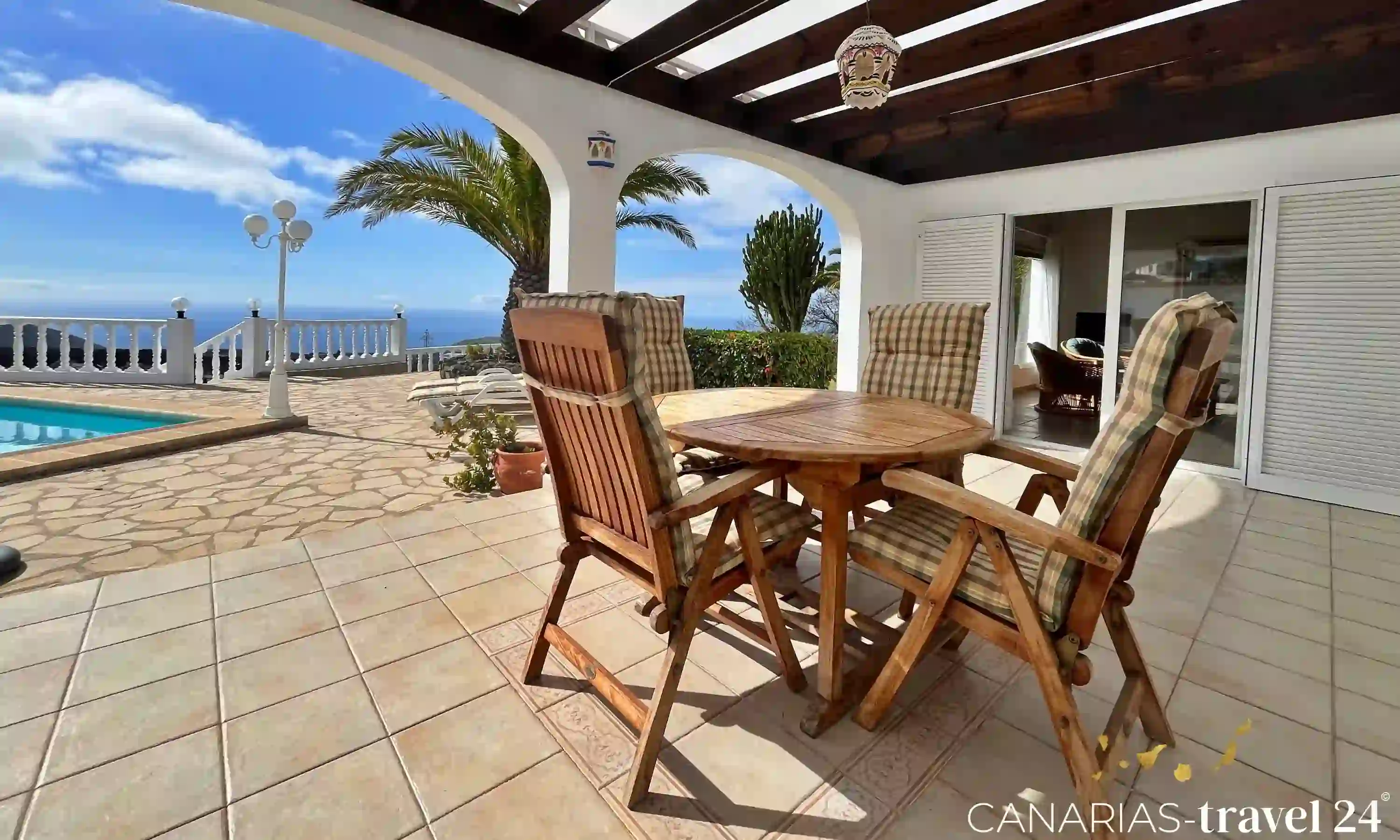 Terrace of Casa Gudrun with a view of the Aridane Valley