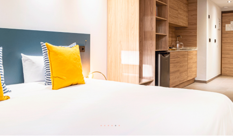 Poem Apartment mit Stadtblick 2